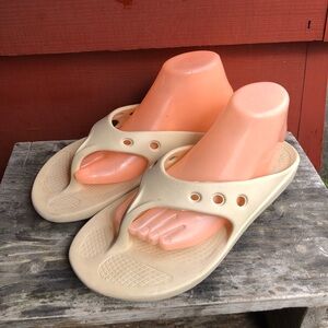 AOV OOFOS a like Neutral Beige Slip-On Foam Sandals Size M9/W11